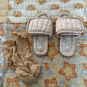 My Mum Made It Floral House Slippers + Ruffle Socks Bundle 37